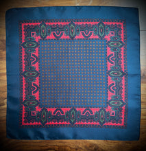 Load image into Gallery viewer, Pochette marine vintage en soie à motif paisley Made in England
