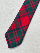Carica l'immagine nel visualizzatore di Gallery, Cravatta in tartan di lana The Scotch House, realizzata in Scozia
