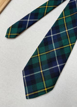 Load image into Gallery viewer, The Scotch House cravate tartan en laine Made in Scotland
