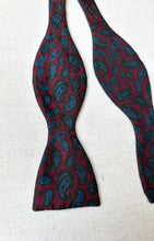 Charger l&#39;image dans la galerie, Duo de noeuds papillon en soie vintage
