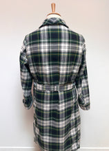 Charger l'image dans la galerie, Belvedere Wien robe de chambre tartan vintage à col châle  50/L
