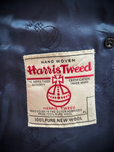 Lade das Bild in den Galerie-Viewer, Harris Tweed X Beaver’s manteau femme en tweed à chevrons 100% laine vierge 36
