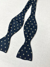 Charger l&#39;image dans la galerie, Duo de noeuds papillon en soie vintage
