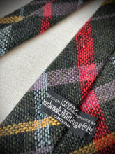 Charger l&#39;image dans la galerie, Vivax by Sambrook Witting cravate large kaki vintage en laine
