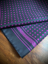 Lade das Bild in den Galerie-Viewer, Pochette de costume à pois en soie Made in Italy
