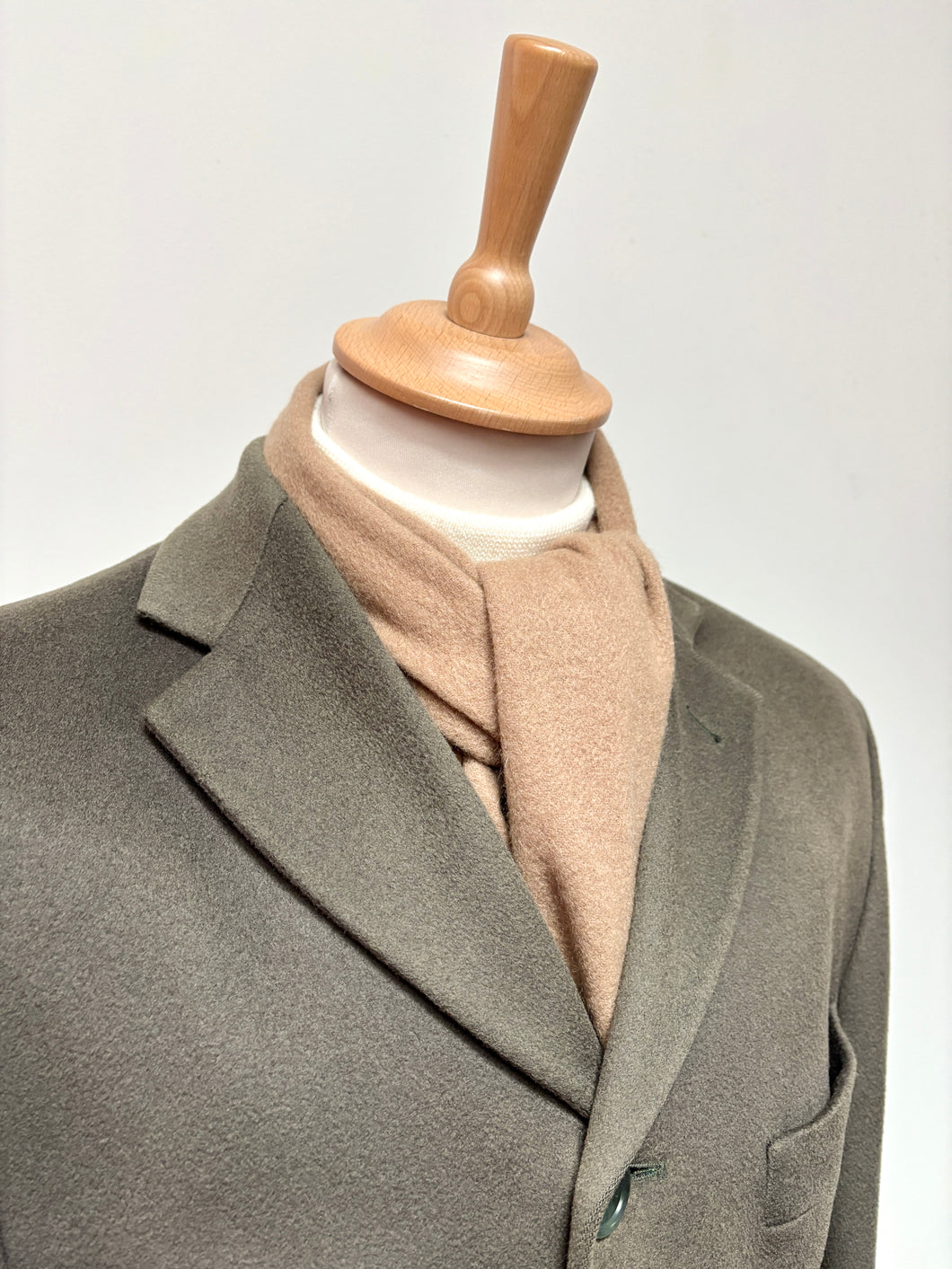 Old England Paris écharpe beige en laine et cachemire Made in Italy