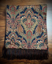Cargar imagen en el visor de la galería, Vivax by Sambrook Witting écharpe vintage double face à motif floral en laine et soie Made in England
