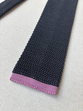 Afbeelding in Gallery-weergave laden, Cravate grise anthracite en tricot de soie Made in Italy
