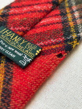 Charger l&#39;image dans la galerie, John Hanly cravate tartan rouge en pure laine vierge
