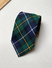 Load image into Gallery viewer, The Scotch House cravate tartan en laine Made in Scotland

