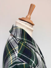 Charger l'image dans la galerie, Belvedere Wien robe de chambre tartan vintage à col châle  50/L
