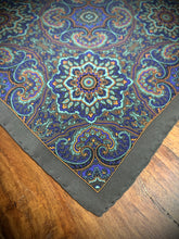 Afbeelding in Gallery-weergave laden, Pochette vintage en soie à motif floral
