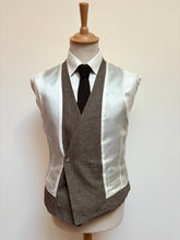 Charger l&#39;image dans la galerie, Suitsupply costume vintage trois pièces 100% lin Ormezzano 48

