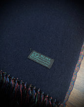 Charger l'image dans la galerie, Écharpe foulard classique vintage double face à motif géométrique en laine et soie Made in England
