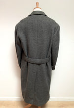 Charger l'image dans la galerie, Pardessus croisé gris vintage de 1957 en laine Made in France
