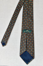 Charger l'image dans la galerie, British House cravate en soie à motif géométrique Made in France
