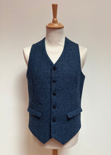 Afbeelding in Gallery-weergave laden, Harris Tweed gilet tweed bleu en pure laine vierge 52
