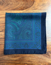 Carica l'immagine nel visualizzatore di Gallery, Pochette vintage in seta lilla con motivo paisley, realizzata in Inghilterra
