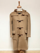 Afbeelding in Gallery-weergave laden, Gloverall manteau duffle-coat beige en laine Made in England
