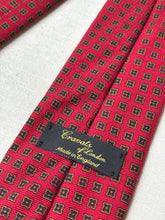 Cargar imagen en el visor de la galería, Cravats of London cravate rouge en laine Made in England
