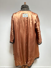 Charger l&#39;image dans la galerie, Aquascutum X F. Bellini manteau femme en pure laine vierge Made in U.K 12 UK / 40 FR
