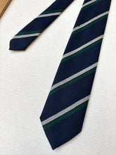 Load image into Gallery viewer, Harrod's cravate marine club en laine Made in England
