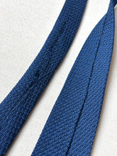 Charger l'image dans la galerie, Cravate bleue vintage en grenadine de soie Made in Italy
