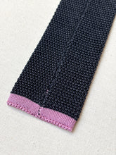 Afbeelding in Gallery-weergave laden, Cravate grise anthracite en tricot de soie Made in Italy
