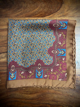 Lade das Bild in den Galerie-Viewer, Degand Brussels pochette paisley vintage marron en soie Made in England
