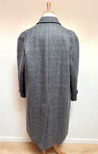 Charger l'image dans la galerie, Manteau vintage raglan Prince de Galles en pure laine vierge Made in France Taille 50/L

