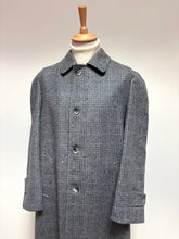 Charger l'image dans la galerie, Manteau vintage raglan Prince de Galles en pure laine vierge Made in France Taille 50/L
