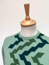 Charger l'image dans la galerie, The Scotch House pull vert amande col rond 100% cachemire Made in Scotland
