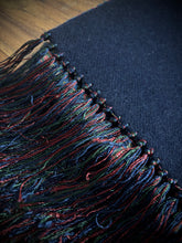 Charger l'image dans la galerie, Écharpe foulard classique vintage double face à motif géométrique en laine et soie Made in England
