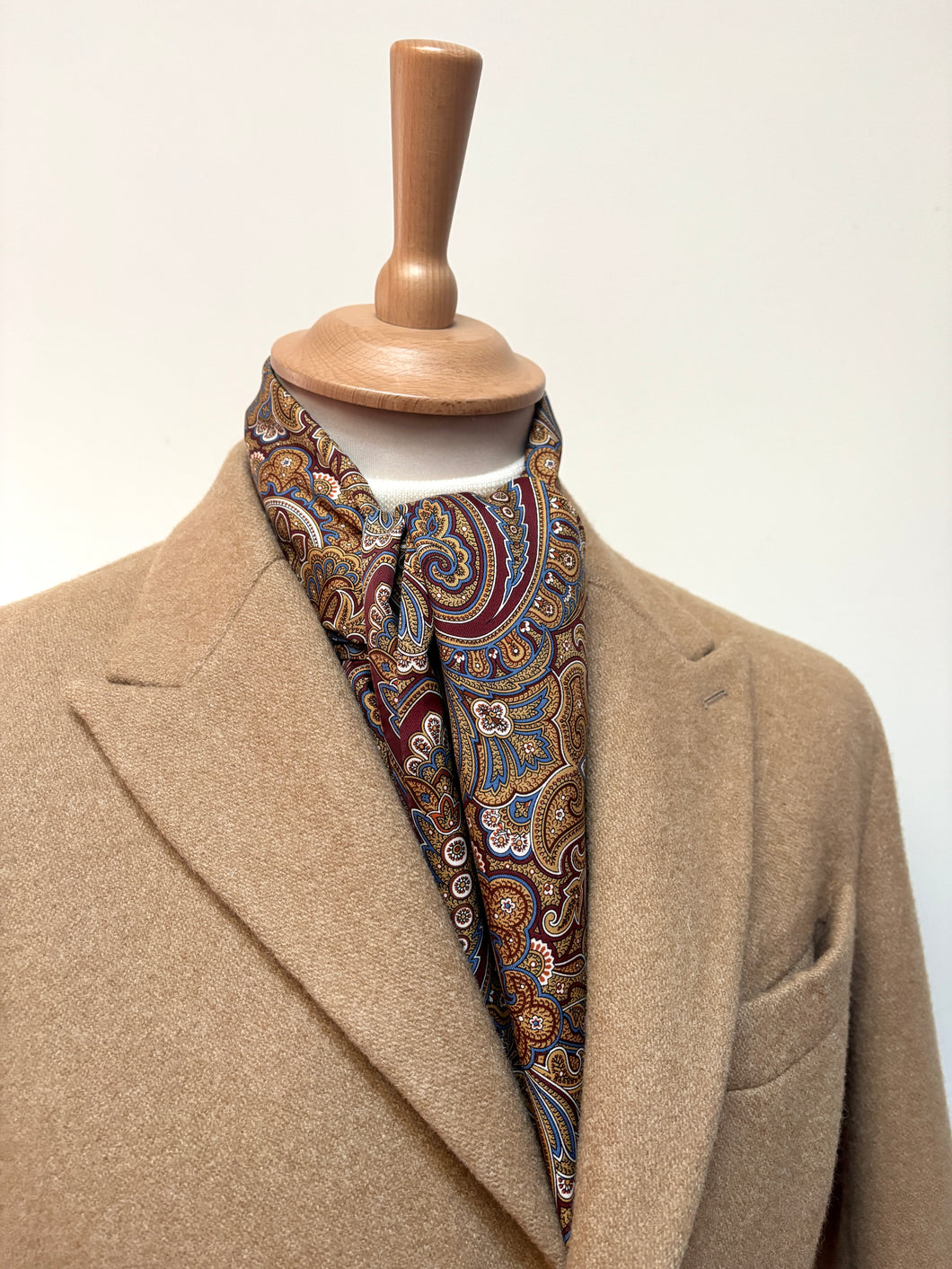 Foulard classique en soie à motif floral Made in italy