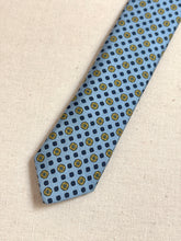 Load image into Gallery viewer, Cravats of London cravate bleue en soie à motif géométrique Made in England
