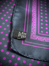Lade das Bild in den Galerie-Viewer, Pochette de costume à pois en soie Made in Italy
