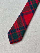 Charger l&#39;image dans la galerie, Cravate tartan Mackintosh en pure laine vierge Made in Scotland
