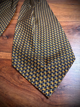 Lade das Bild in den Galerie-Viewer, Lancel Paris cravate ascot en soie marine à motif fantaisie Made in France
