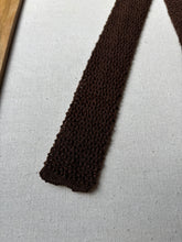 Charger l&#39;image dans la galerie, Cravate tricot vintage marron en pure laine
