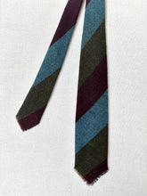 Charger l'image dans la galerie, Devoto &amp; Vitale Genova cravate vintage en laine vierge Made in Scotland
