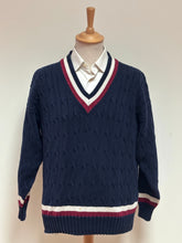 Charger l'image dans la galerie, Pull cricket marine torsadée 100% coton Made in Great Britain
