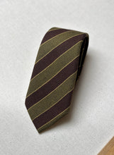 Charger l'image dans la galerie, Cravate club vintage en laine Made in Italy
