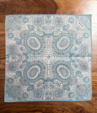 Carica l'immagine nel visualizzatore di Gallery, Pochette bleue vintage à motif floral 100% coton
