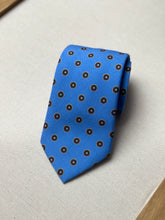 Afbeelding in Gallery-weergave laden, Cravate bleue en laine à motif floral
