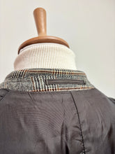 Carica l&#39;immagine nel visualizzatore di Gallery, Dunn &amp; Co manteau classique raglan Prince de Galles en pure laine vierge L
