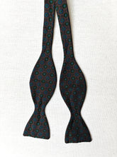 Charger l&#39;image dans la galerie, Duo de noeuds papillon en soie vintage
