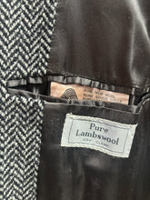 Charger l&#39;image dans la galerie, Aquascutum pardessus vintage croisé femme en laine à chevrons Made in England 34/36
