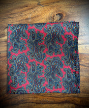 Lade das Bild in den Galerie-Viewer, Pochette vintage paisley rouge en soie
