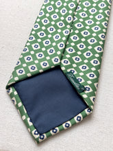 Charger l'image dans la galerie, Zanolini cravate verte en soie Made in France
