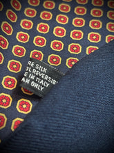 Lade das Bild in den Galerie-Viewer, Foulard écharpe vintage double face en laine et soie à motif géométrique Made in Italy
